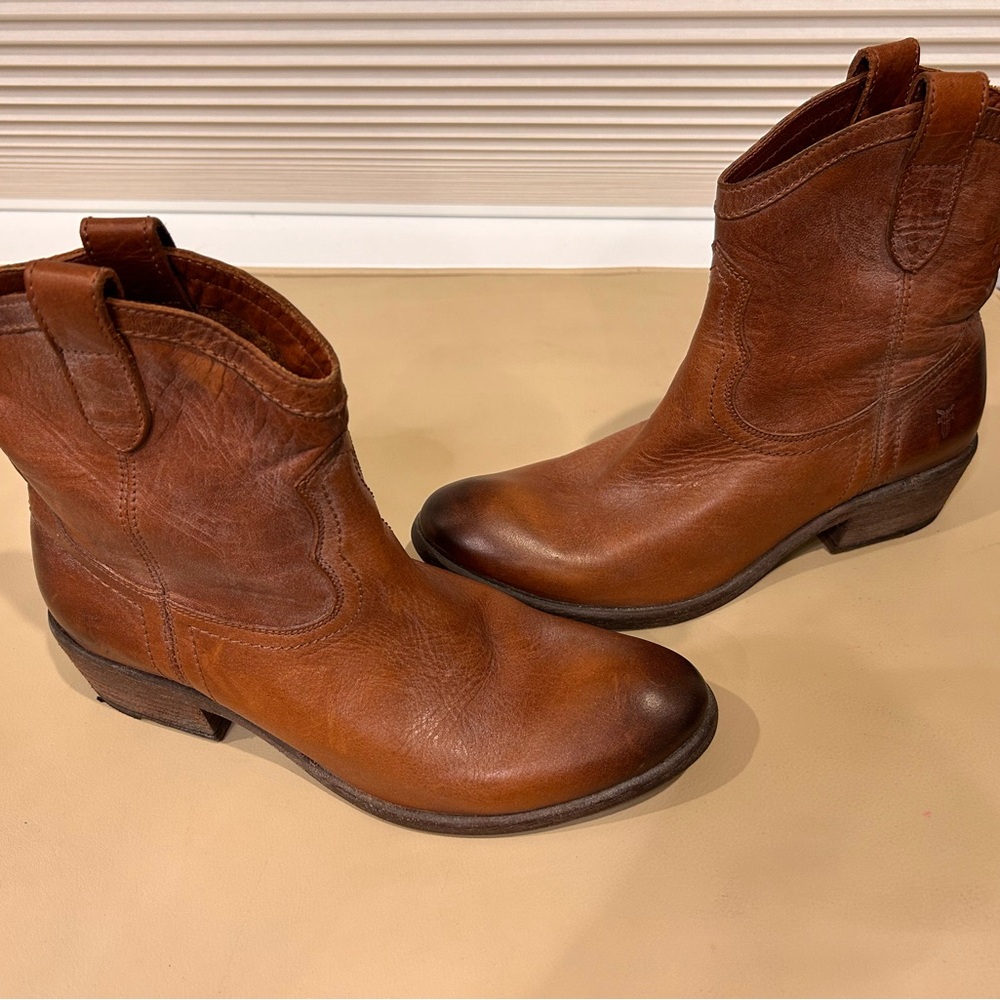 FRYE ANKLE CARSON BOOTS